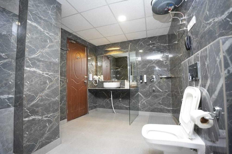 Bathroom 4, Hotel Robinsson Palace, Nainital