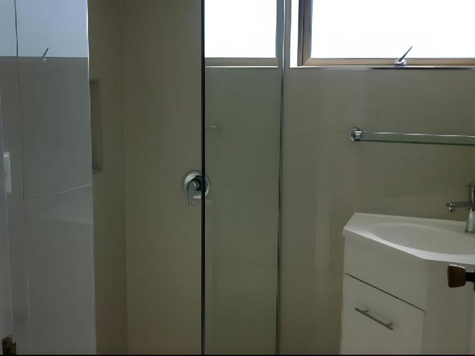Bathroom 4, Burleigh Gardens North Hi Rise Hotel, Gold Coast