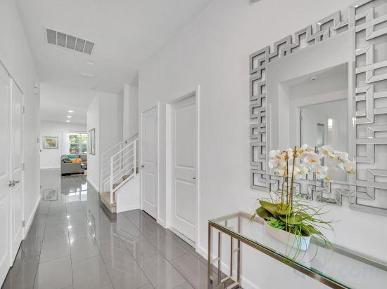 4, Stunning Bright Family Home Sleeps 25 BL102, Osceola