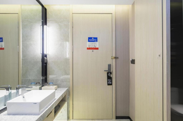 Bathroom 3, Echarm Hotel Guilin North High Speed Railway Station, Guilin