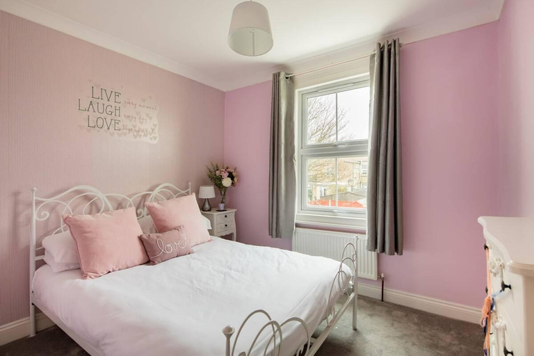 Bedroom 2, A Wave From It All, Essex