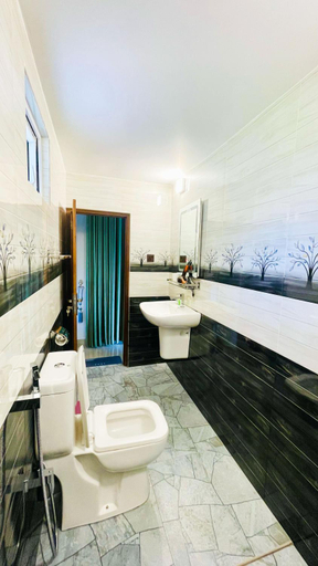 Bathroom 2, Rainforest Nest, Kotapola