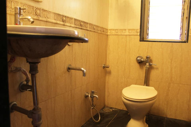 Bathroom, Hotel Ganesh Palace, Mumbai Suburban