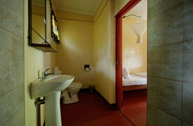Bathroom 4, Jollyboys Backpackers, Livingstone