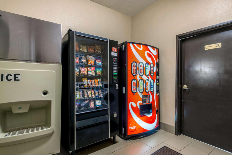 Food & Drinks 5, Comfort Inn & Suites Pittsburg KS, Crawford