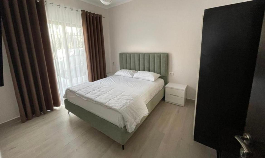 Bedroom 2, Summer Dreams, Sarandës