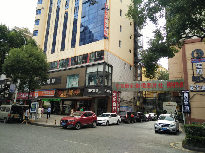 Exterior & Views