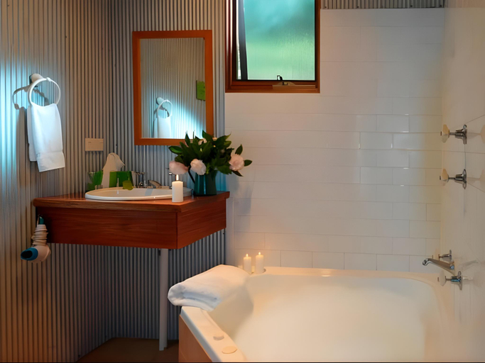 Bathroom, Cedar Creek Cottages, Cessnock