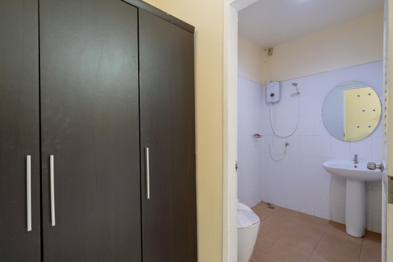 Bathroom 4, Square One Hotel Patong, Phuket Island