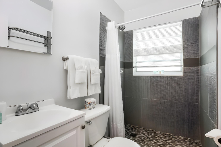 Bathroom 3, Hollywood Beach Seaside, Broward