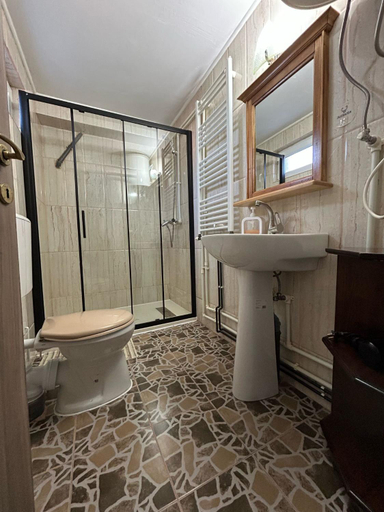 Bathroom 4, Belvedere La Cristina, Corbeni