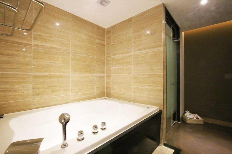 Bathroom 5, Hotel Class, Cheonan