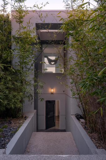 2, Hollywood Hills Modern Sanctuary–Jaw Dropping View, Los Angeles