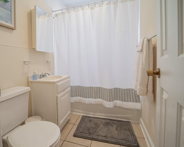 Bathroom 3, The Flats on Florida St - Super Comfy 2-Bedroom Apartments, Mobile