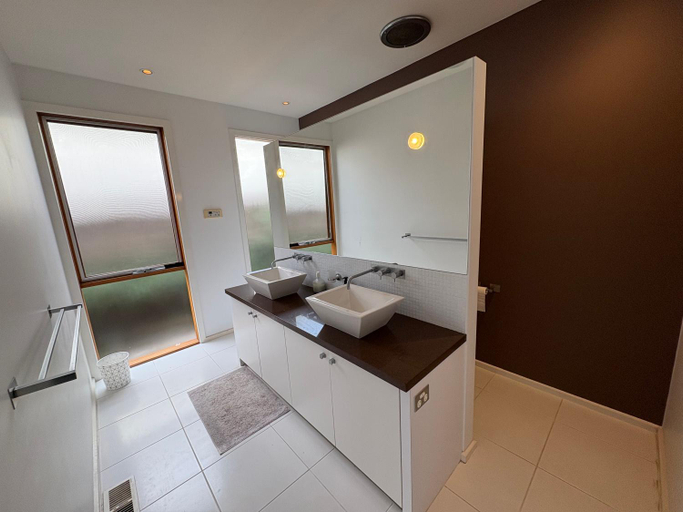 Bathroom 3, South Beach Beauty, Melbourne