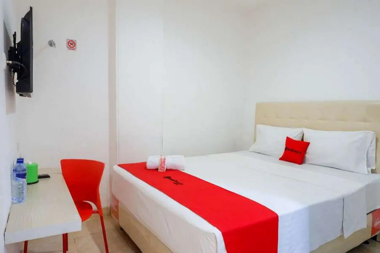 Bedroom, RedDoorz near Mall Ratu Indah 3, Makassar