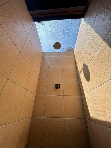 Bathroom 3, SWGA Scallywags Beach Club, Lombok