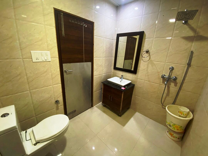 Bathroom 3, Hotel Razza, Ludhiana
