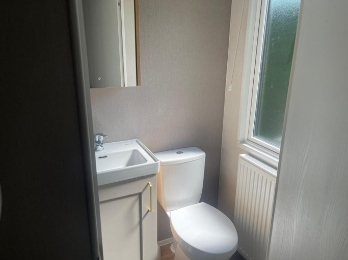 Bathroom 2, Campsie Glen Holiday Park, Stirling