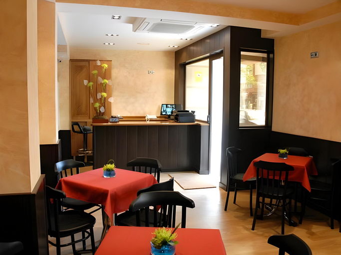 Food & Drinks 4, Hostal Avenida Barajas, Madrid
