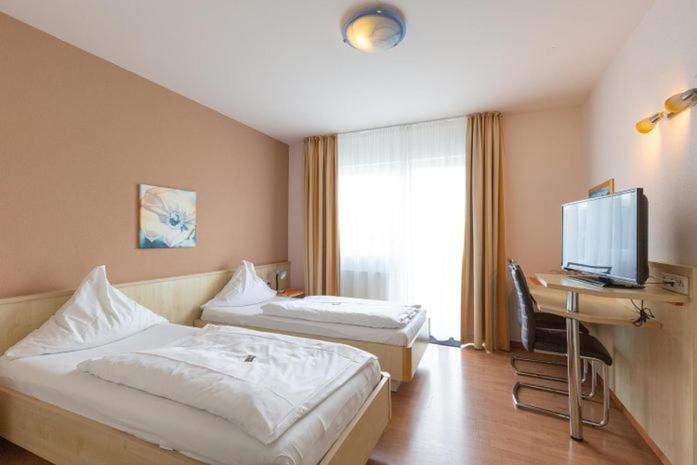 Bedroom 3, Landgasthof Traube, Heidenheim