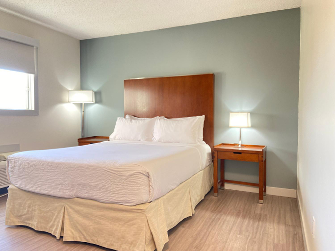 Bedroom 2, Sunset Inn, Division No. 5