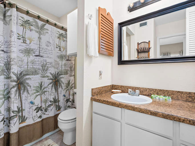 Bathroom 4, Sailing Windward by Miss Kitty’s, Aransas
