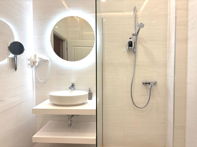 Bathroom 3, Annie Villa, Siófok