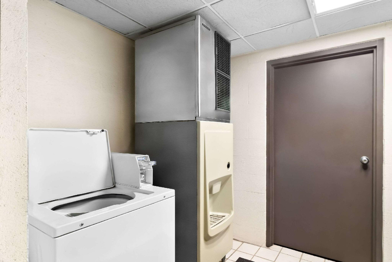 Bathroom 4, Quality Inn Russellville, Logan