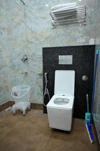Bathroom 3, Mountain Vista, Solan