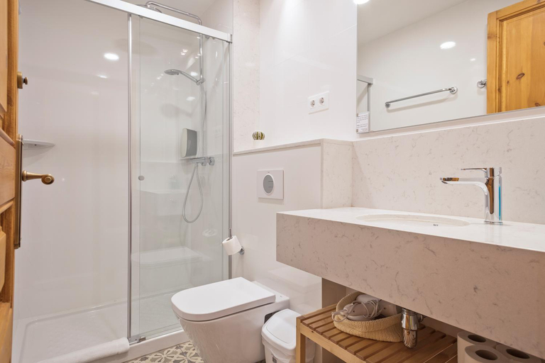 Bathroom 4, Central Apartments Barcelona, Barcelona