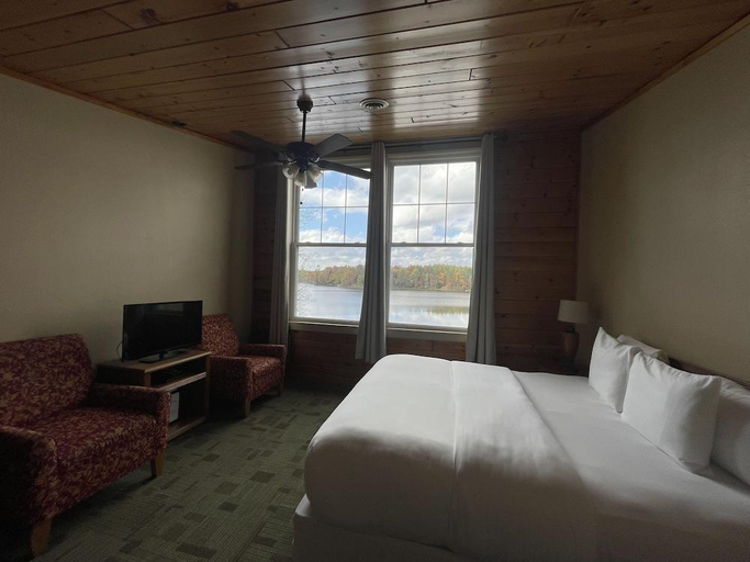 Bedroom 2, Hanging Horn Lakeside Resort, Carlton