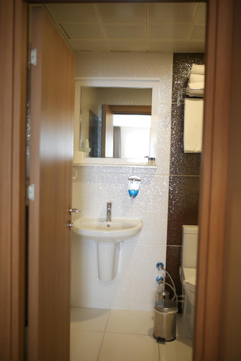 Bathroom 3, Cinas Hotel, Merkez