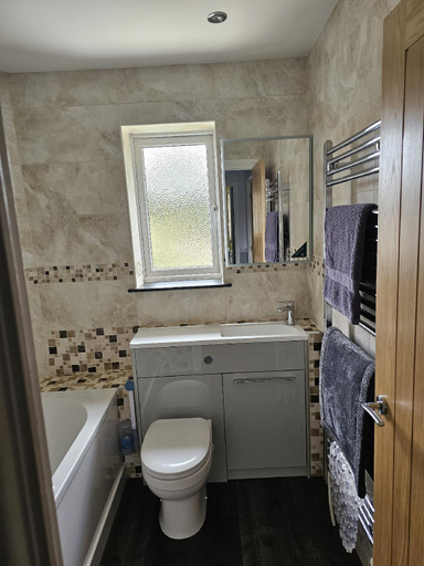 Bathroom 2, Midway, Somerset