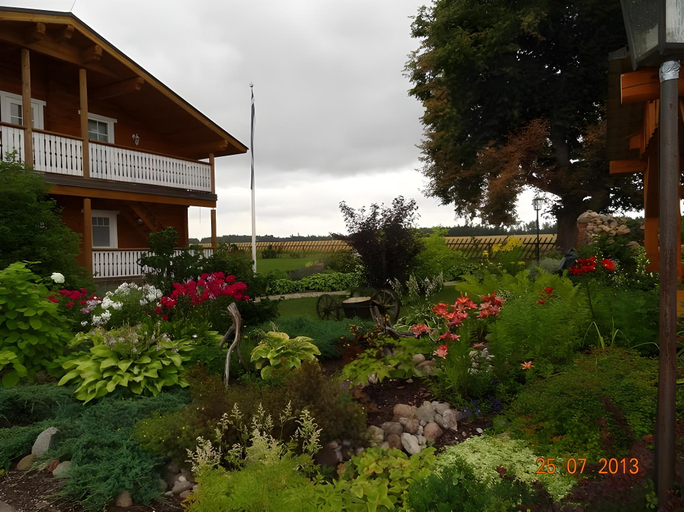 Exterior & Views