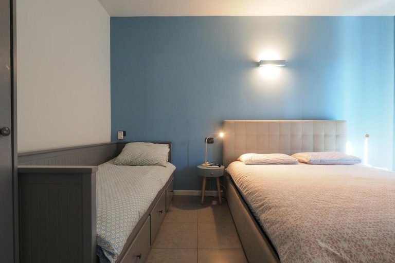 Others 2, CITY CENTER - Modern flat with PARKING and WIFI - Apt A, Bergamo