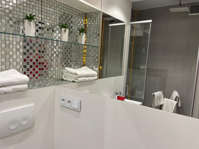 Bathroom 3, Good Time Apartments, Warsaw