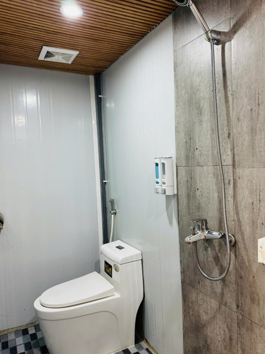 Bathroom 4, Nắng Homestay, Tam Dao