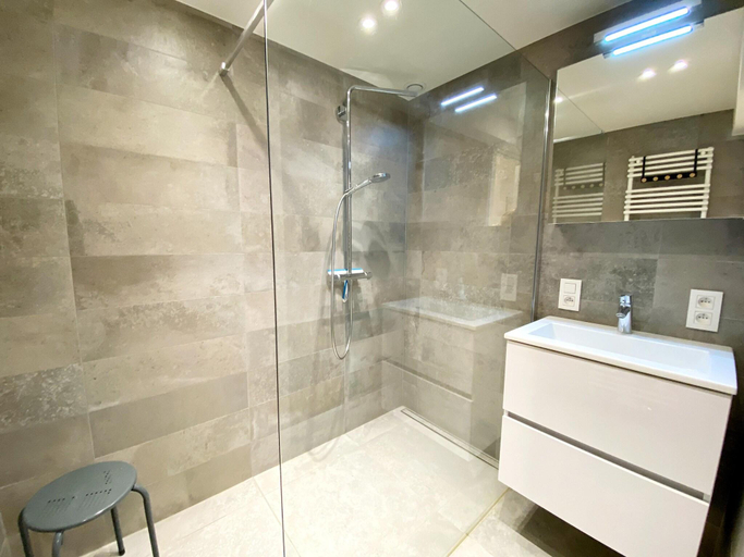 Bathroom, Apartment in Nieuwpoort by the Beach, West-Vlaanderen