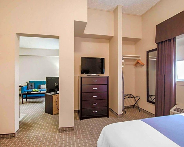 Bedroom 2, Suburban Extended Stay Hotel, Division No. 13