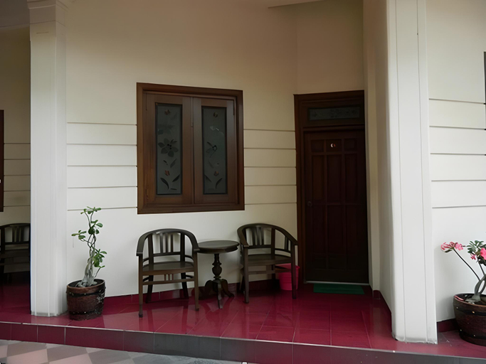 Exterior & Views 4, Mangkuyudan Hotel Solo By Zuzu, Solo