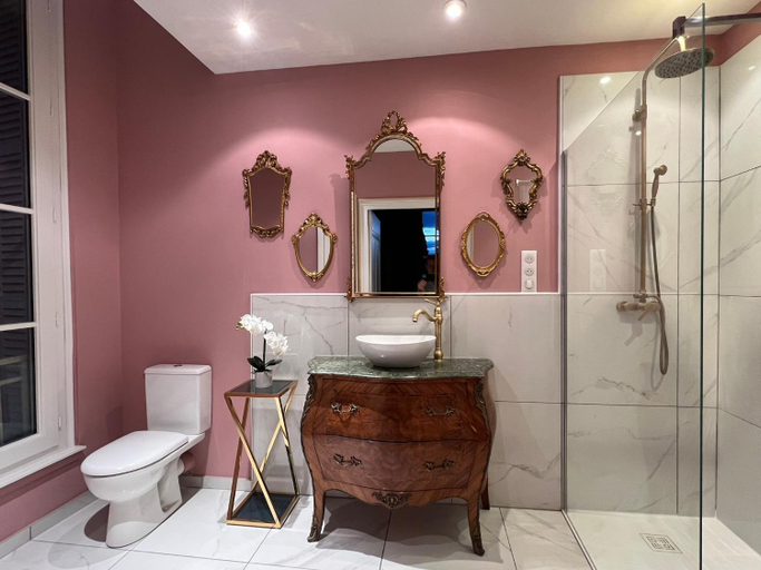 Bathroom, Chateau de Marigny, Nièvre