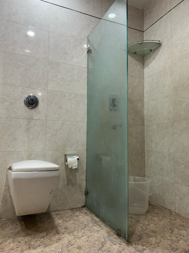 Bathroom 3, Hotel Vedas Heritage, Delhi