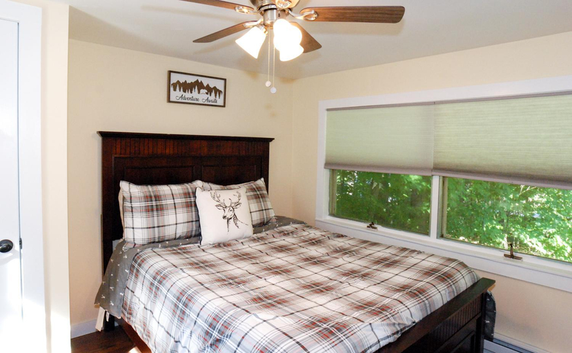 Bedroom, Maple Leaf Lodge, Essex