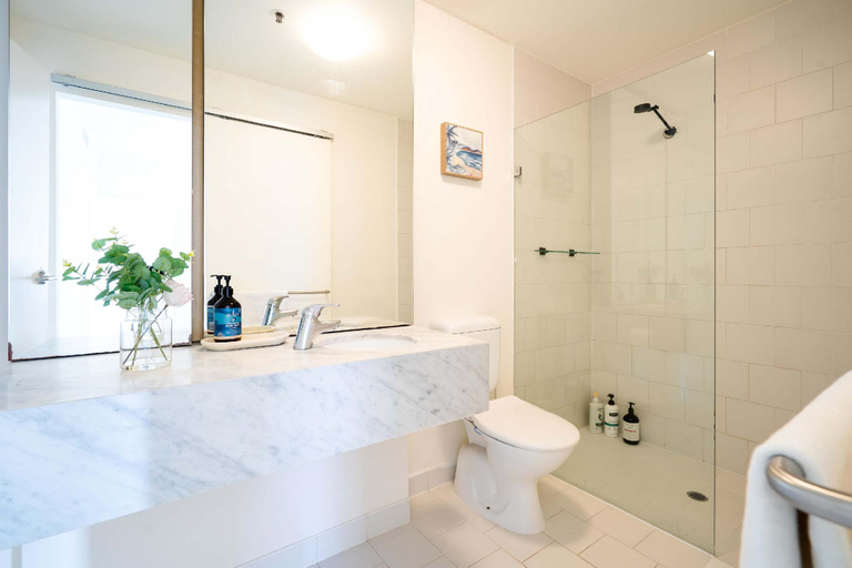 5, lvl42 2B APT with Free Parking in CBD, Melbourne