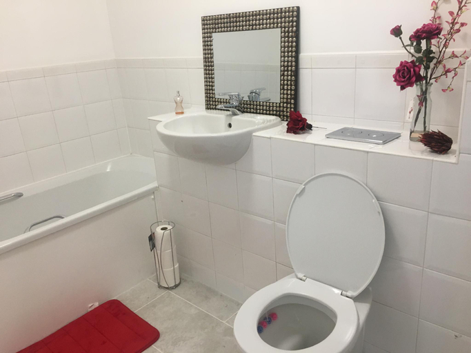 Bathroom 4, Two Bed flat, dedicated workspace, Parking, 4KTV, London