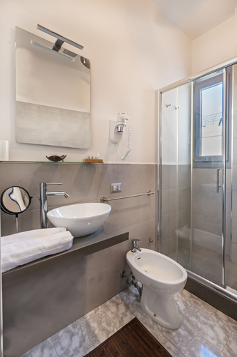 Bathroom 5, PENTHOUSE STATION LUXURY APTS LE DIMORE, Brindisi