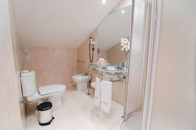 Bathroom 4, Petit Palace Cliper-Gran Via, Madrid