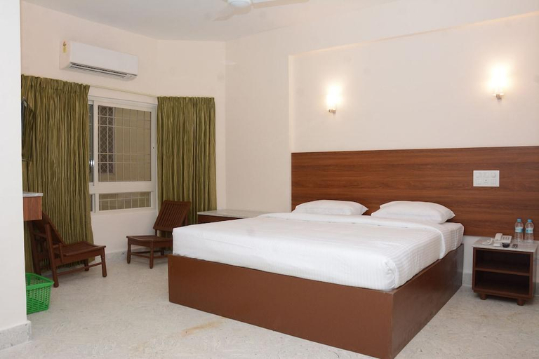 Bedroom, Sreeparthi Hotel, Anantapur