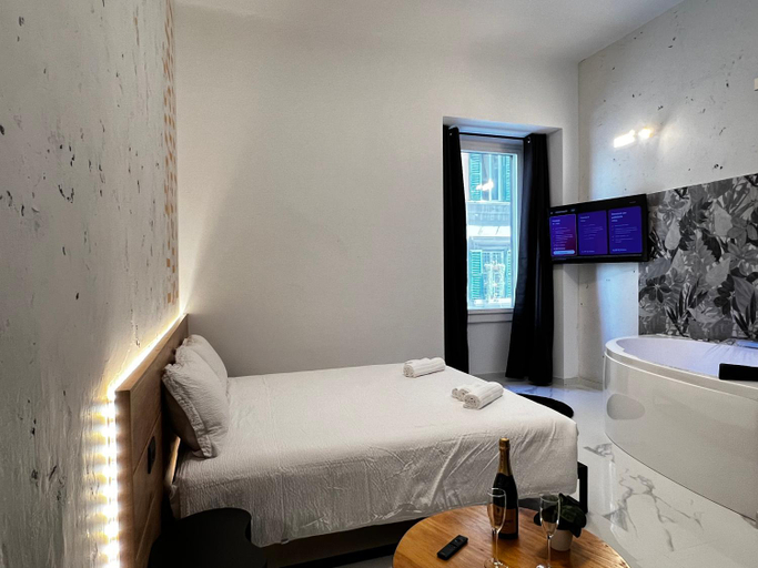Bedroom 5, ESE luxury spa suites, Rome